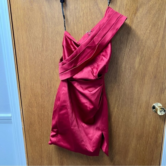 Lavish Alice Pleated One Shoulder Satin Cocktail Midi Dress Red Burgundy 2 NWT - Picture 4 of 16